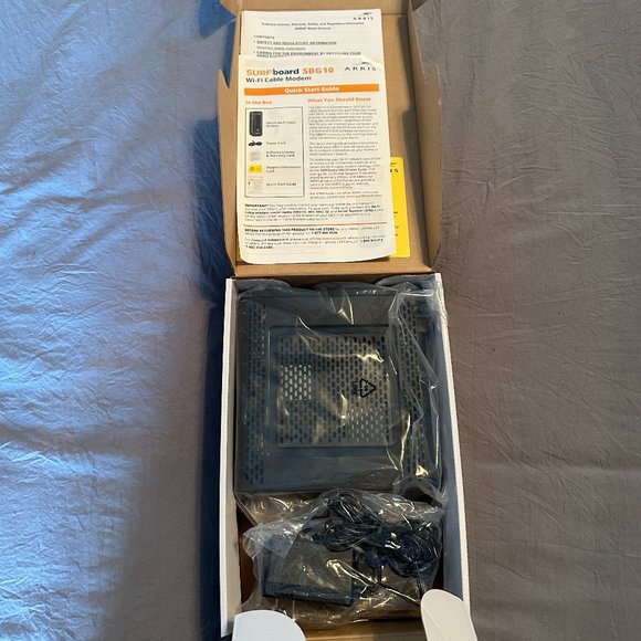 ARRIS SURFboard 16x4 DOCSIS 3.0 Wi-Fi Cable Modem, Model SBG10 (Black) - Picture 3 of 4